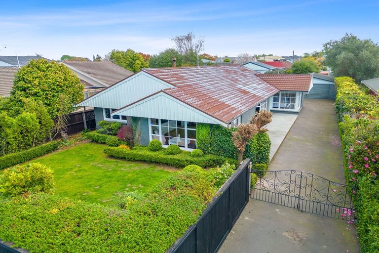Photo of property in 7 Brookby Crescent, Avonhead, Christchurch, 8042