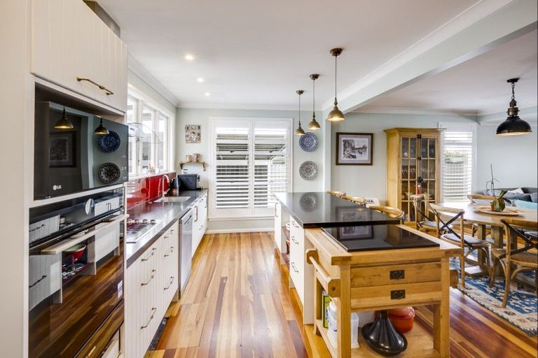 Photo of property in 212 Terrace Road, Parkvale, Hastings, 4122