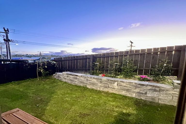 Photo of property in 2b Kororo Street, Northcote, Auckland, 0627