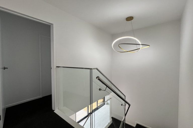 Photo of property in 105a Bond Crescent, Forrest Hill, Auckland, 0620