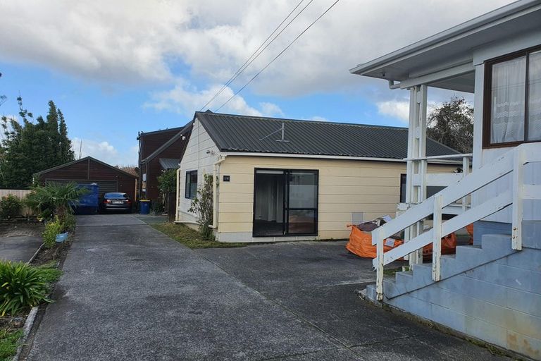 Photo of property in 1/80 Glengarry Road, Glen Eden, Auckland, 0602