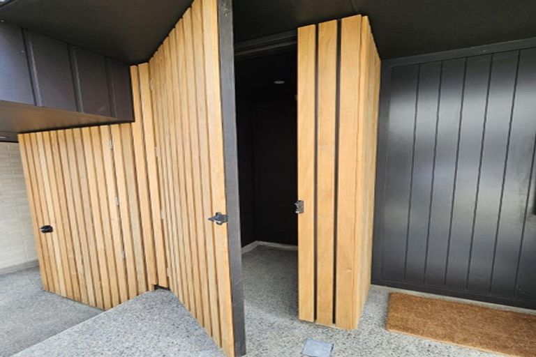 Photo of property in 16 Ara Toutouwai, Karori, Wellington, 6012