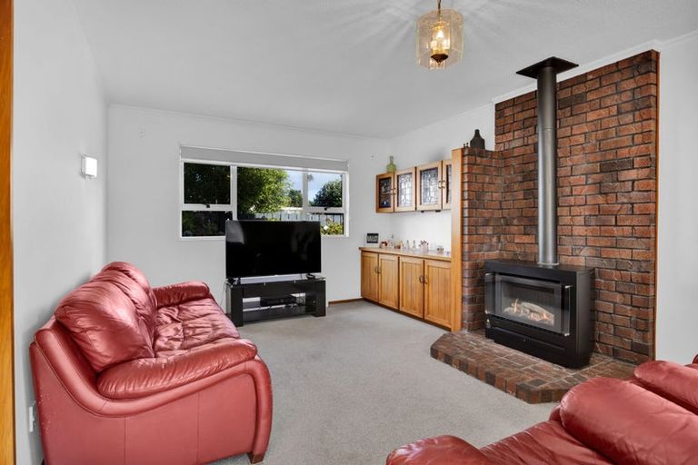 Photo of property in 21 Nikau Street, Inglewood, 4330