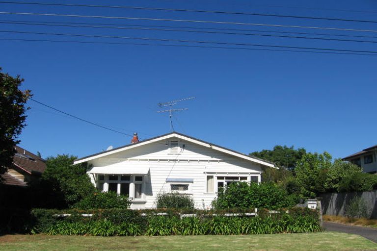 Photo of property in 7 Ocean View Road, Milford, Auckland, 0620