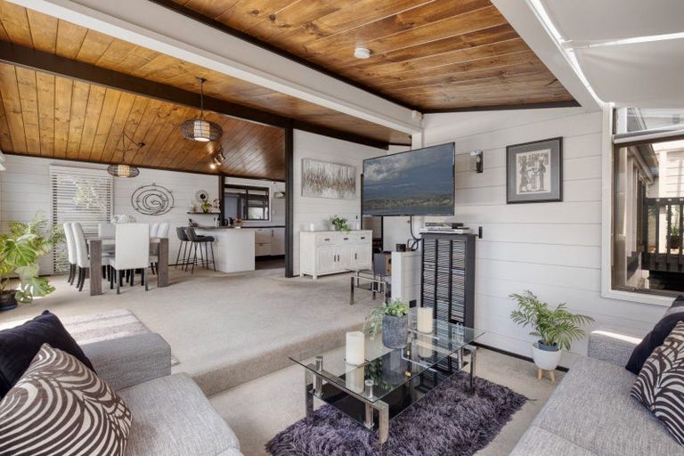Photo of property in 32 Karewa Parade, Papamoa Beach, Papamoa, 3118