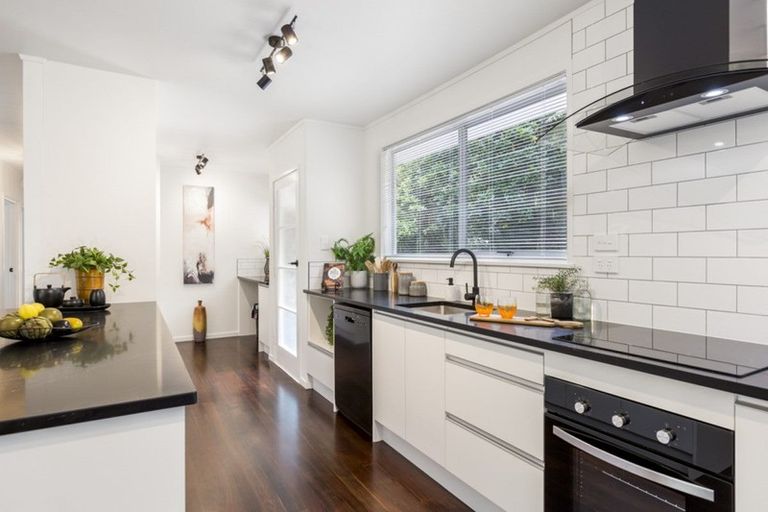 Photo of property in 18 Ngaio Road, Titirangi, Auckland, 0604