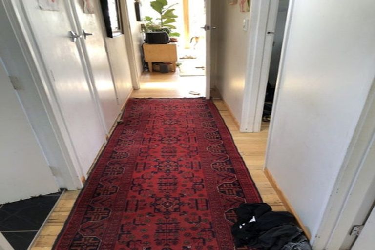 Photo of property in 1 Taioma Crescent, Te Atatu Peninsula, Auckland, 0610