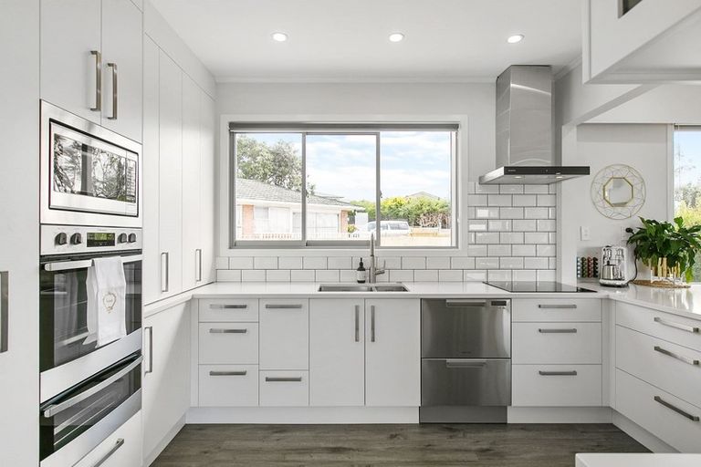 Photo of property in 2 Glenmore Road, Sunnyhills, Auckland, 2010