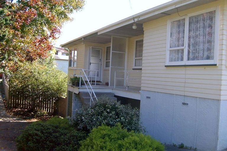 Photo of property in 1/70 Hogans Road, Glenfield, Auckland, 0629