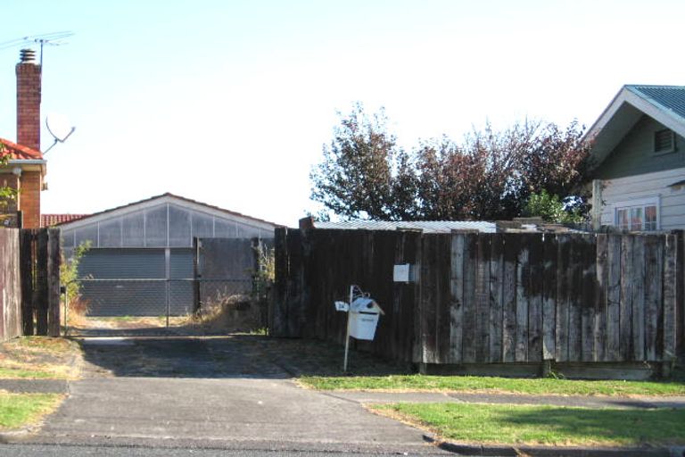 Photo of property in 2/15 Islington Avenue, New Lynn, Auckland, 0600