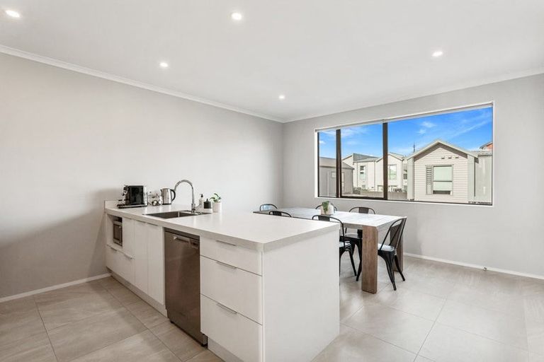 Photo of property in 6/4 Matimati Place, Hobsonville, Auckland, 0616