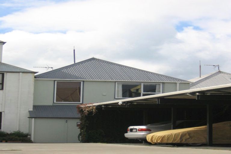 Photo of property in 124 Akaroa Drive, Maupuia, Wellington, 6022