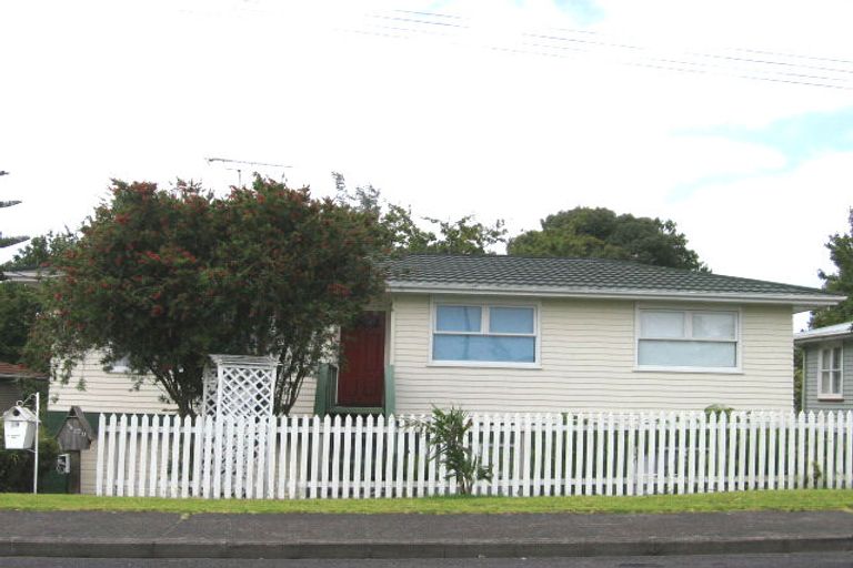 Photo of property in 2/29 Lancaster Road, Beach Haven, Auckland, 0626