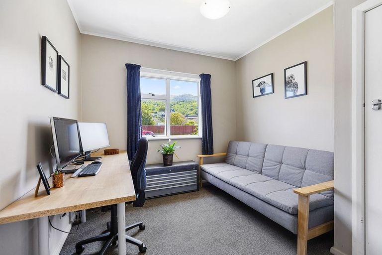 Photo of property in 28 Findlay Street, Tawa, Wellington, 5028