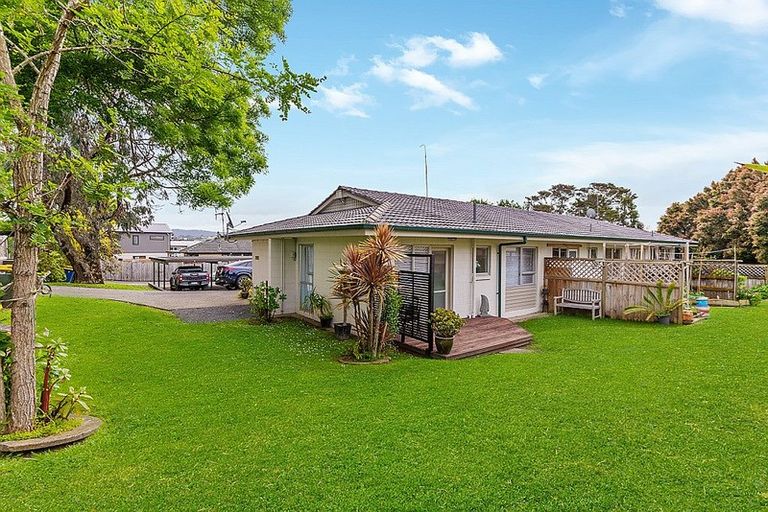 Photo of property in 1/38 Edmonton Road, Henderson, Auckland, 0612