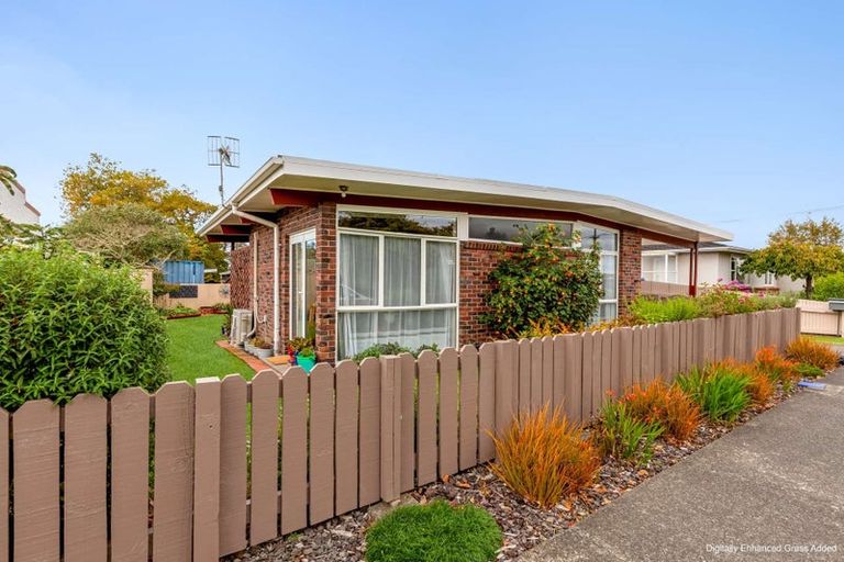 Photo of property in 65 Skerman Street, Marton, 4710