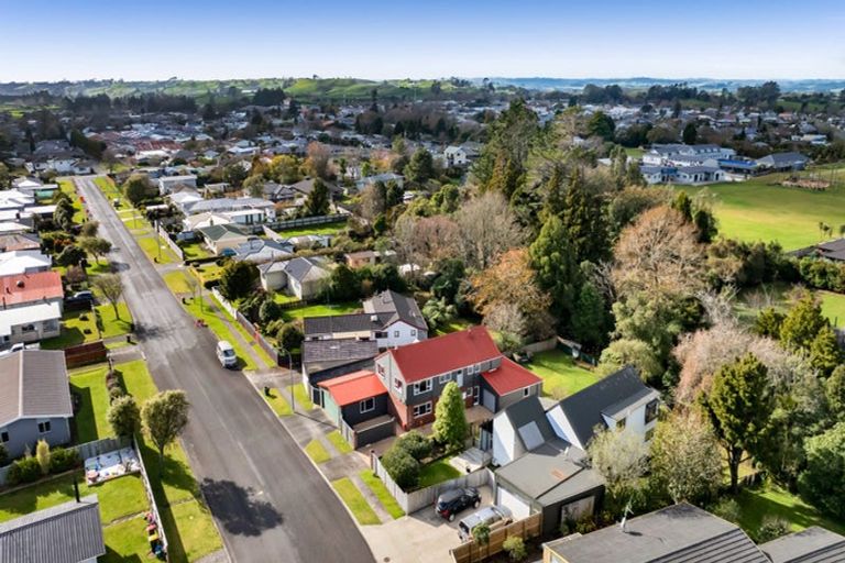 Photo of property in 21 Nikau Street, Inglewood, 4330