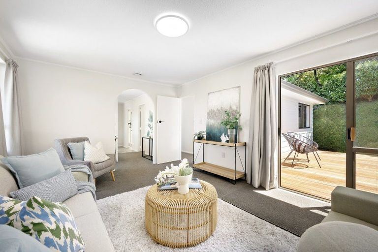 Photo of property in 5 Sasanqua Way, Crofton Downs, Wellington, 6035