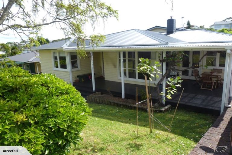 Photo of property in 68 Lake Road, Northcote, Auckland, 0627