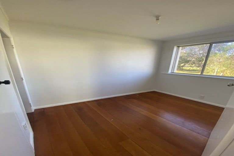 Photo of property in 20 Craigbank Avenue, New Lynn, Auckland, 0600