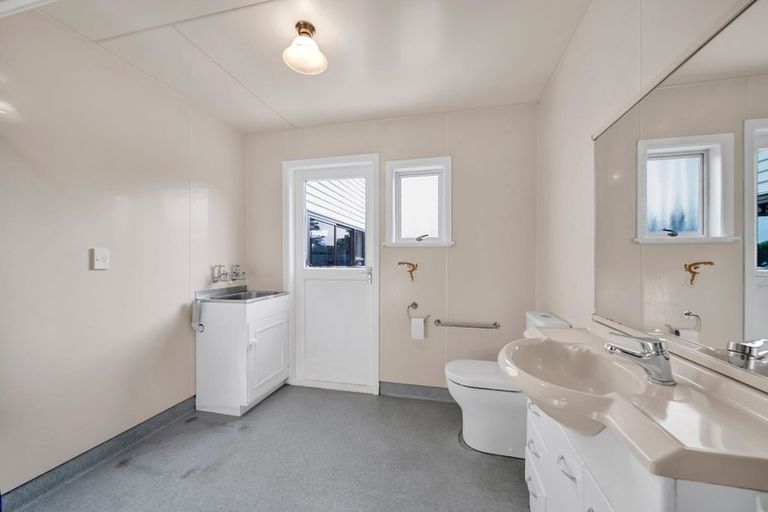 Photo of property in 134 Manawapou Road, Hawera, 4610