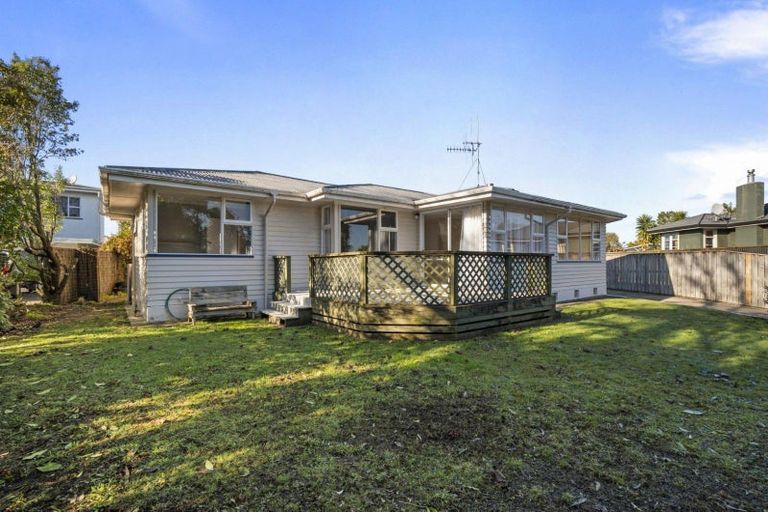 Photo of property in 43 Sheffield Street, Awapuni, Palmerston North, 4412