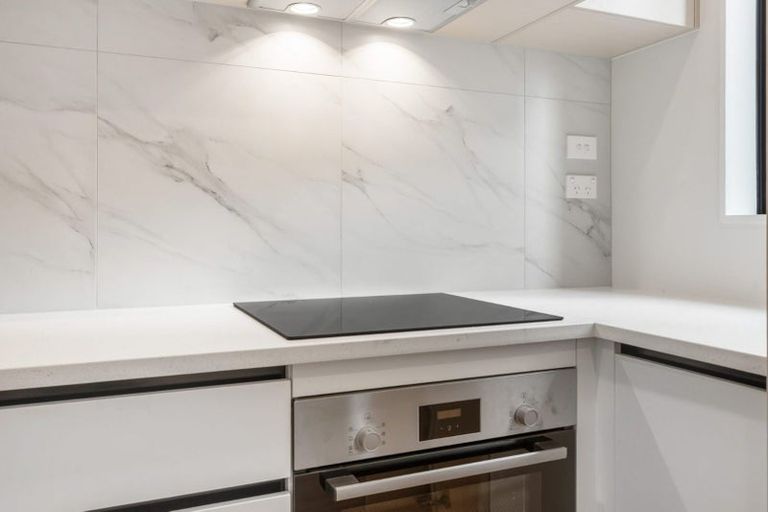 Photo of property in 1/1 Roseberry Avenue, Birkenhead, Auckland, 0626