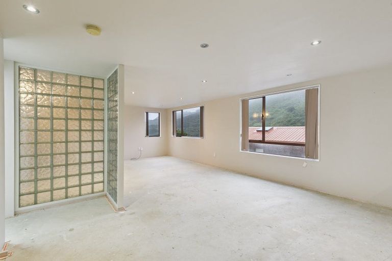 Photo of property in 14b Domanski Crescent, Owhiro Bay, Wellington, 6023