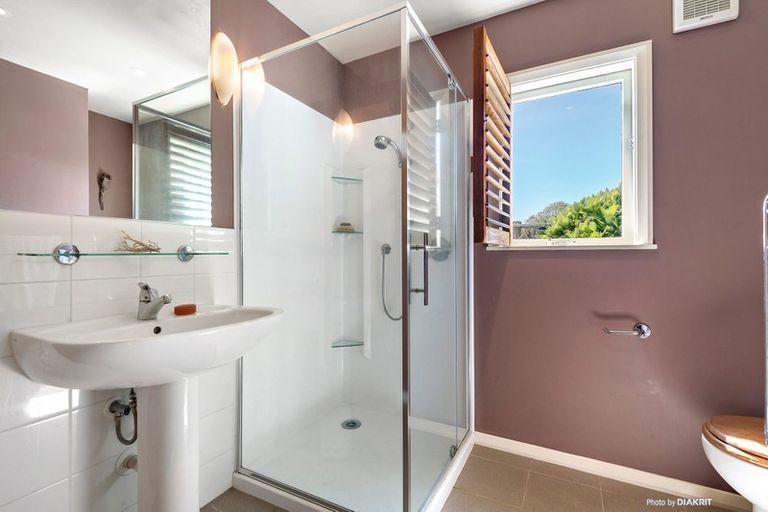 Photo of property in 18 Creswick Terrace, Northland, Wellington, 6012