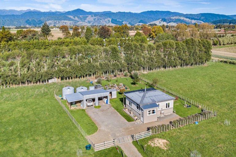 Photo of property in 25 Boulton Road, Levin, 5510