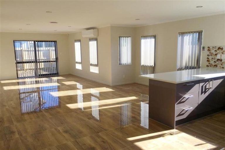 Photo of property in 1 Takahe Avenue, Takanini, 2112