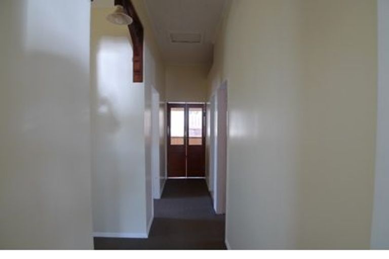 Photo of property in 38 Eden Street, Island Bay, Wellington, 6023