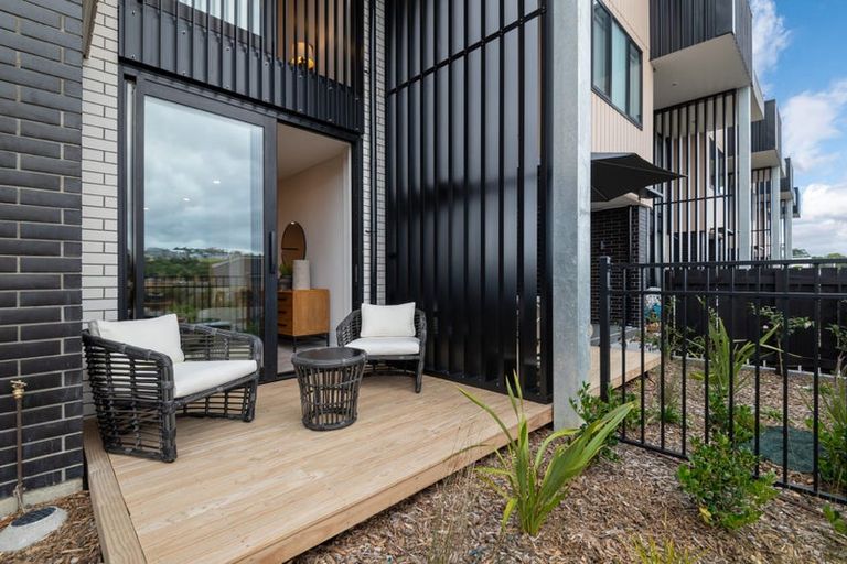 Photo of property in 9/18 Karengo Street, Long Bay, Auckland, 0630