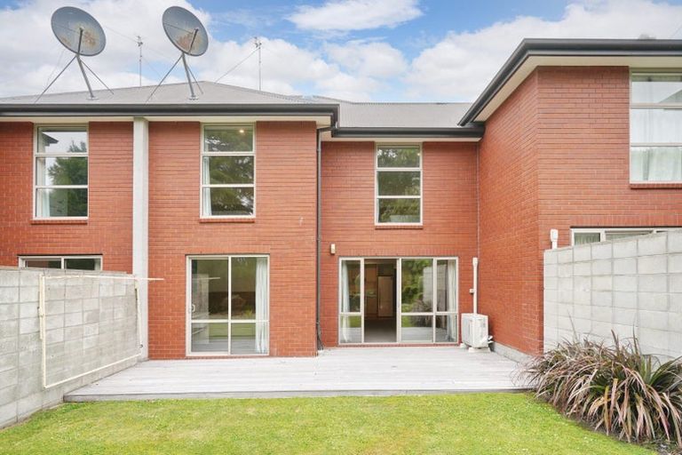 Photo of property in 17a Athol Terrace, Upper Riccarton, Christchurch, 8041