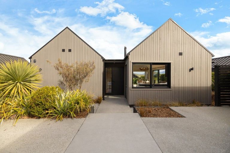 Photo of property in 1 Wanderer Lane, Jacks Point, Queenstown, 9371