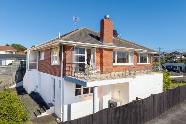 Photo of property in 1/53 Uxbridge Road, Mellons Bay, Auckland, 2014
