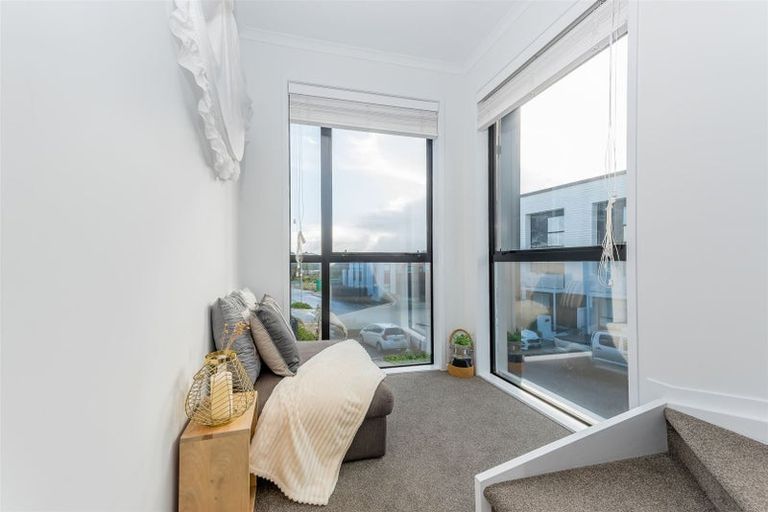 Photo of property in 2 Mayfly Lane, Hobsonville, Auckland, 0616