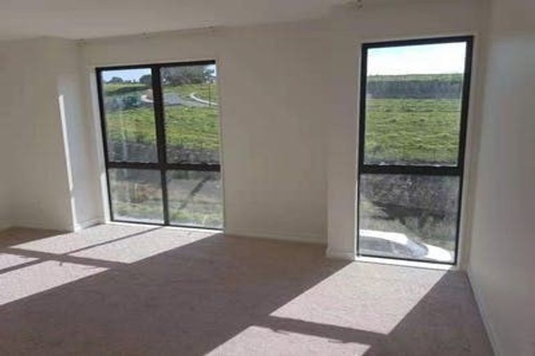 Photo of property in 31 Lawson Creek Street, Massey, Auckland, 0614