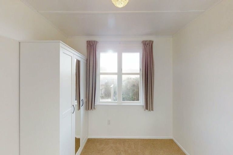 Photo of property in 22 Link Road, Newlands, Wellington, 6037