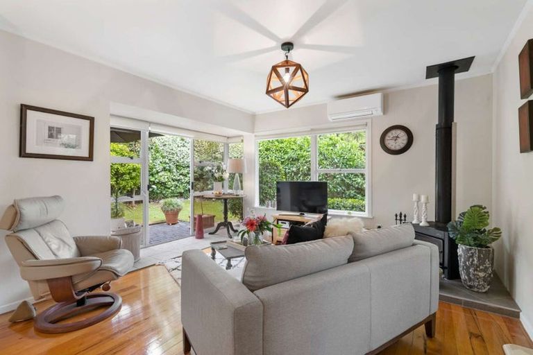 Photo of property in 1/20 Saint Peters Street, Northcote, Auckland, 0627