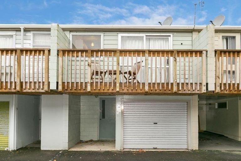 Photo of property in 23f4 Collins Avenue, Tawa, Wellington, 5028