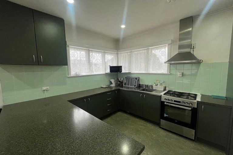 Photo of property in 2/91 Lynwood Road, New Lynn, Auckland, 0600
