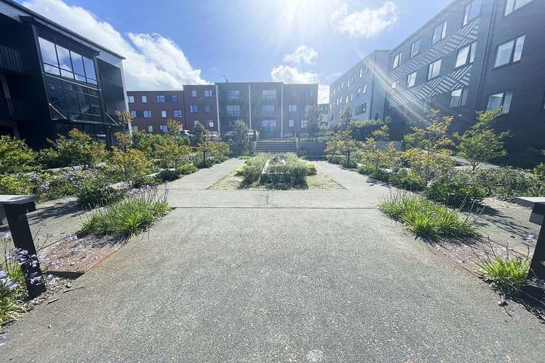 Photo of property in 25 Potter Avenue, Northcote, Auckland, 0627