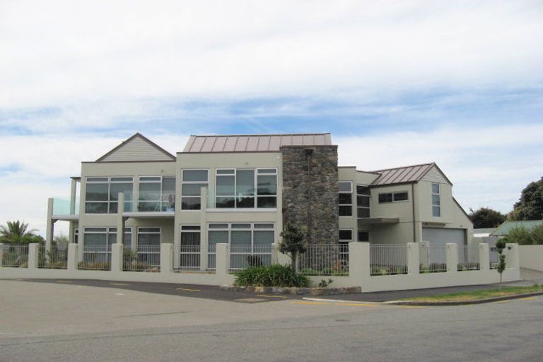 Photo of property in 126 Beachville Road, Redcliffs, Christchurch, 8081