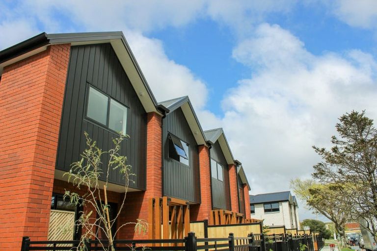 Photo of property in 2/12 Biddle Crescent, Taita, Lower Hutt, 5011