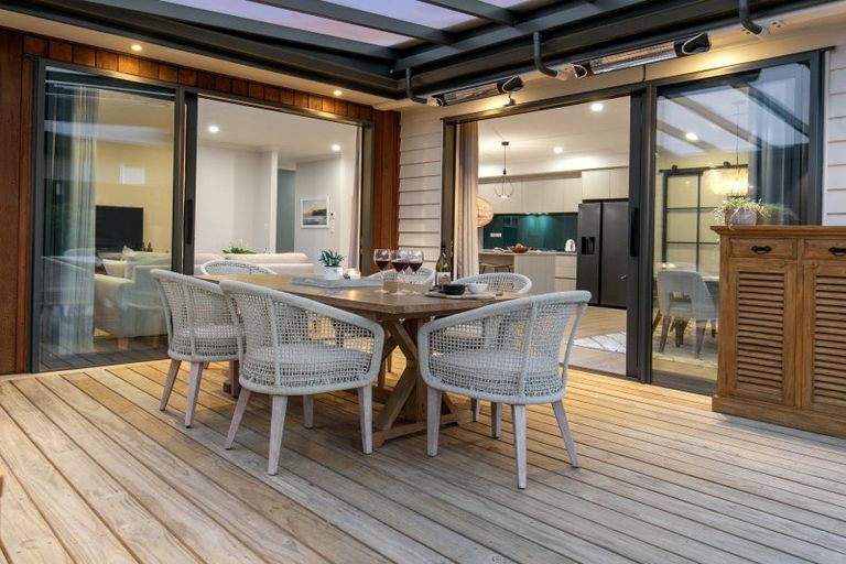 Photo of property in 6 Papa Orchard Drive, Kumeu, 0810