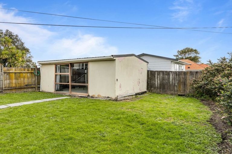 Photo of property in 35 Philomel Crescent, Bayswater, Auckland, 0622