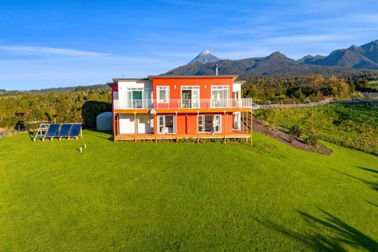 Photo of property in 1532 Carrington Road, Hurworth, New Plymouth, 4371