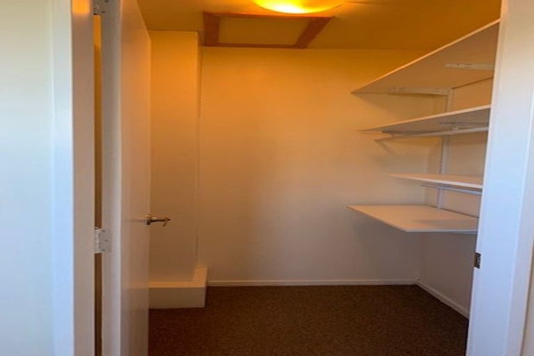 Photo of property in 14 Kopiko Way, Brooklyn, Wellington, 6021