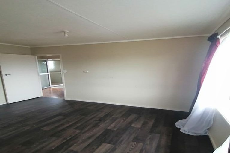 Photo of property in 4 Backhurst Grove, Massey, Auckland, 0614